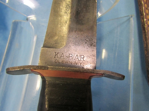 KA-BAR: Red Spacer USMC KA-BAR