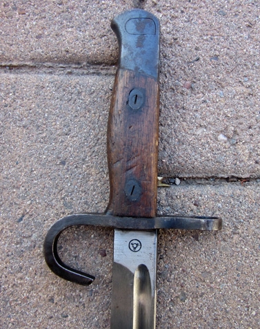 Japanese WWII Type 30 Hooked Guard Bayonet, Mukden Arsenal