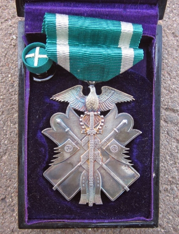 Japanese WWII Order of the Golden Kite, 7th Class, Cased