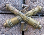 Photo: US SAW Era, Army Enlisted Artillery Hat Emblem, 1896-1900